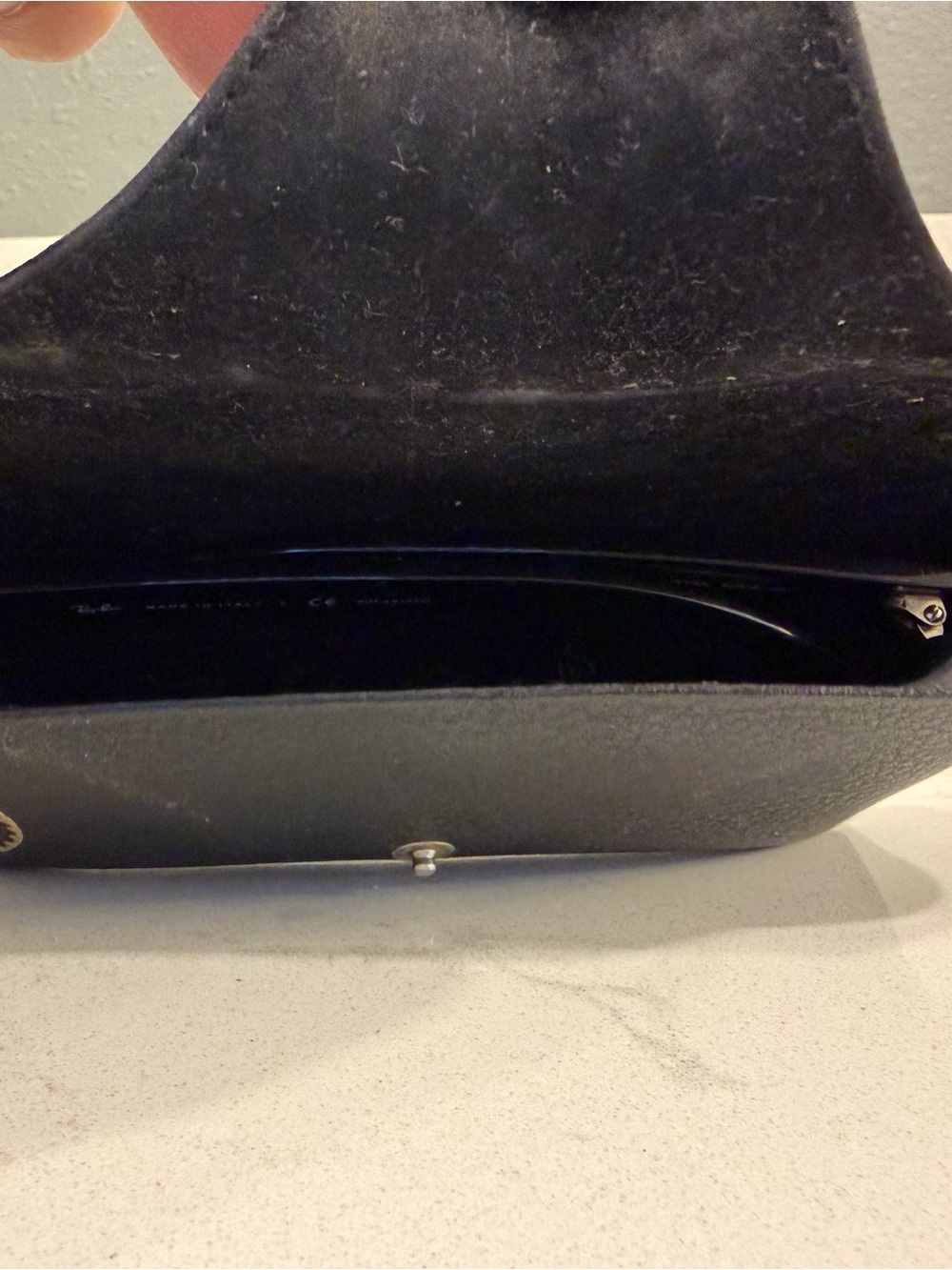 Classic Ray-Ban Wayfarer polarized black sunglasses with case - Picture 6 of 9